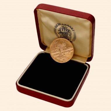 Item carta fechada próximo com redes sociais